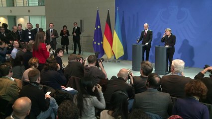 Merkel descarta levantar sanções contra Rússia