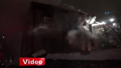 Tarihi Ev Alev Alev Yandı