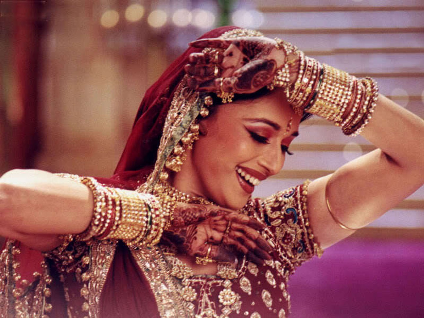 Классический танец любви индийский. Мадхури Дикшит Девдас. Мадхури Дикшит 2022. Мадхури Дикшит актрисы Индии. Мадхури Дикшит в танце.