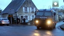 Frankreich: Suche nach Verdächtigen geht nach der Nacht weiter