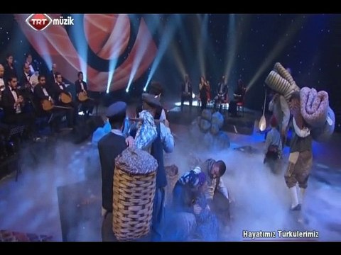 Sunum-Arzu AKMEŞE-Göç göç oldu Bilge DEDE-Orhan DOĞAN Şef:Ömer Hayri UZUN