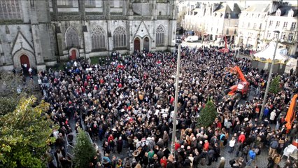 Rassemblement de soutien à Charlie Hebdo place Saint Corentin à Quimper