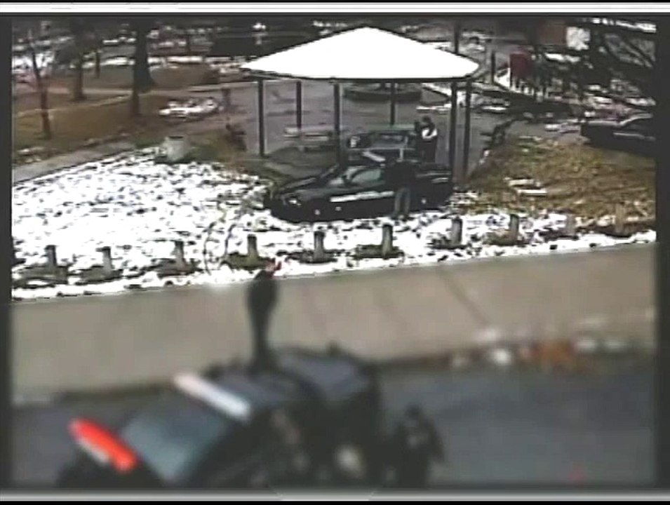 Nouvelle vidéo de la bavure policière de Cleveland : Le jeune Tamir Rice tué par des policier et sa soeur mise au sol!