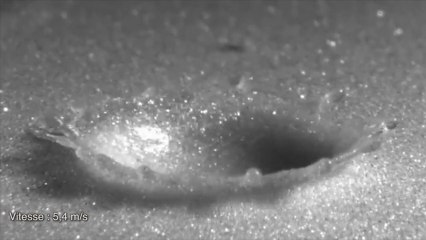 L'impact de l'eau sur du sable