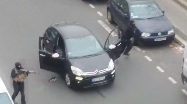 Images de la fuite des hommes qui ont attaqué « Charlie Hebdo »