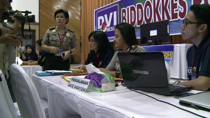 AirAsia: experts et familles tentent d'identifier les victimes