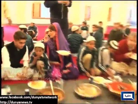 Imran Khan, Reham Khan Having Lunch With Madrassa Students