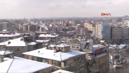 Diyarbakır'da Kar Yağışı Çocukları Sevindirdi