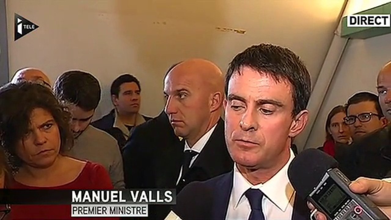 "La plus forte des réponses est de dire : 'on continue'. Nous sommes tous Charlie"