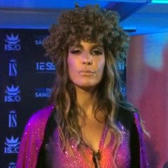 Ivete Sangalo aparece de "black power" para incentivar Varejão
