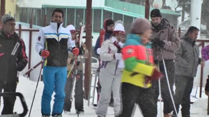 Yabancı Öğrenciler Sarıkamış'ta Kayak Öğreniyor