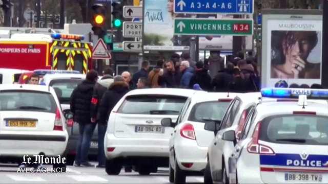 Images de la police sécurisant le périmètre autour de l'épicerie Porte de Vincennes
