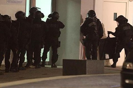 Manhunt for Charlie Hebdo suspects as France mourns victims