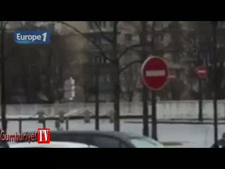 Paris metrosunda polis silah çekti
