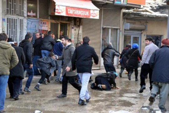 Paris'te Öldürülen PKK'lı 3 Kadın Anmasına Polis Müdahalesi