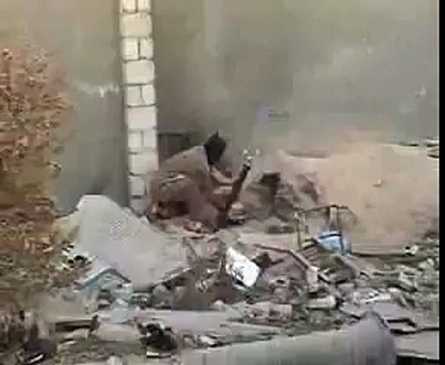 Un islamiste veut faire exploser un roquette... qui lui explose dessus