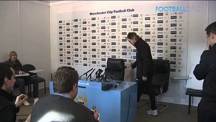 Mancini wears mask at press conference