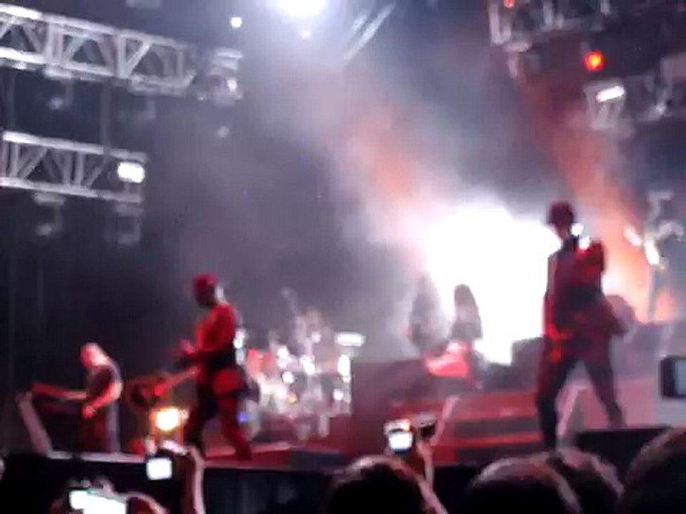 Usher Concert - "OMG" Live - Fan Video - Concert Zap