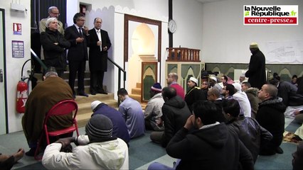 VIDEO. Poitiers. Rassemblement devant la mosquée après la tragédie