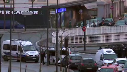Polícia invade mercado de Paris onde eram mantidos reféns