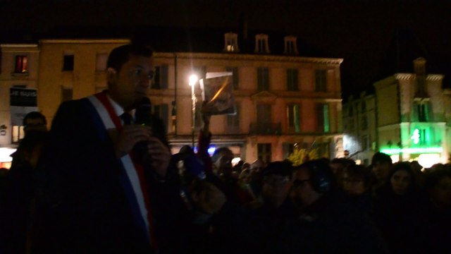 VESOUL : PRES DE 2.000 PERSONNES RENDENT HOMMAGE AUX VICTIMES DE CHARLIE HEBDO