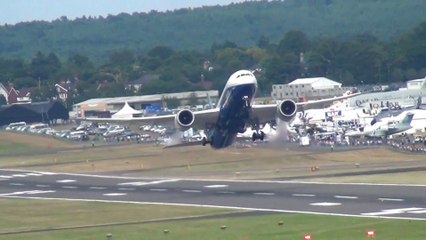 This Boeing Dreamliner's stunning vertical take off stunt