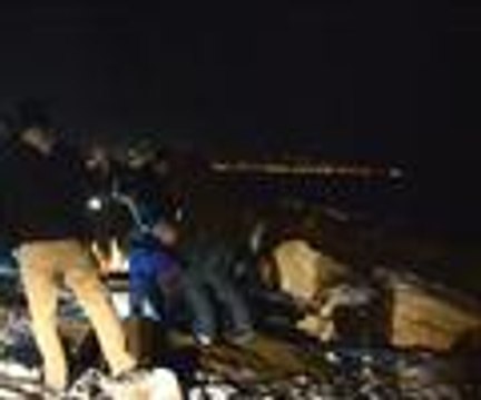 Açamayınca kumsala gömdüler