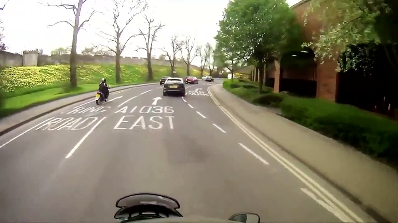 Yaşlı Kadına Çarpan Motorcu - Araba Tutkum