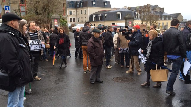 Charlie Hebdo. Près de 600 personnes pour le rassemblement