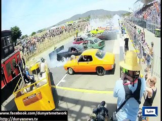 Dunya News - Summernats 2015: 103 petrolheads set new world record for simultaneous burnouts
