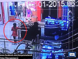 Dunya News - Lahore: Father of 6-year-old dead Eman says police refuse to register case against plaza administration