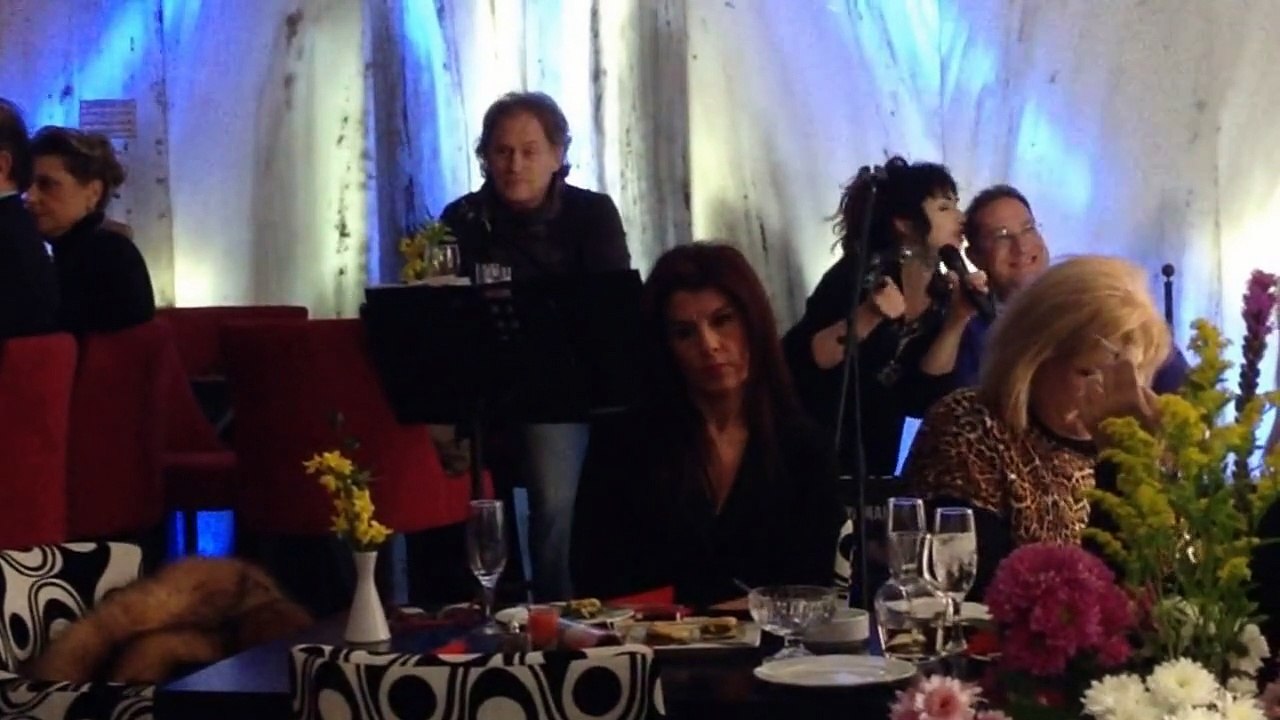 Τα εγκαίνια του Music Restaurant 'Ντάμα σπαθί' στο Κολωνάκι. Το νέο στέκι του Θόδωρου Ρουμπάνη.