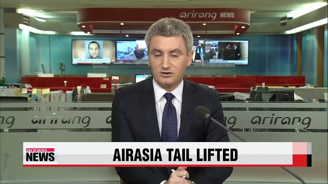 Tail from crashed AirAsia plane lifted from Java Sea