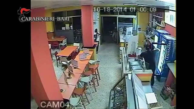 Triggiano (BA) - Arrestati due autori della rapina ad una rosticceria (10.01.15)