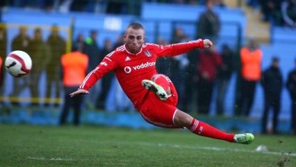 Manchester United, Gökhan Töre'yi Takip Ediyor