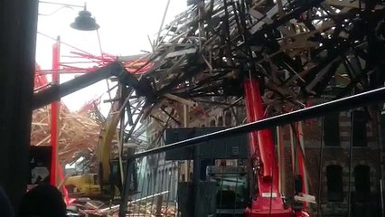 Démontage du Passenger d'Arne Quinze à Mons. Vidéo E. Ghislain