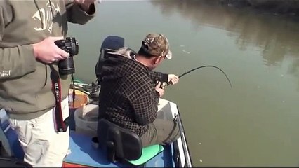 Bu Adam Gerçekten Bir Canavar Yakaladı