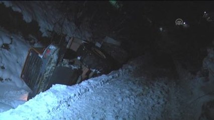 Trabzon'daki Çığ - İş Makinesi Devrildi