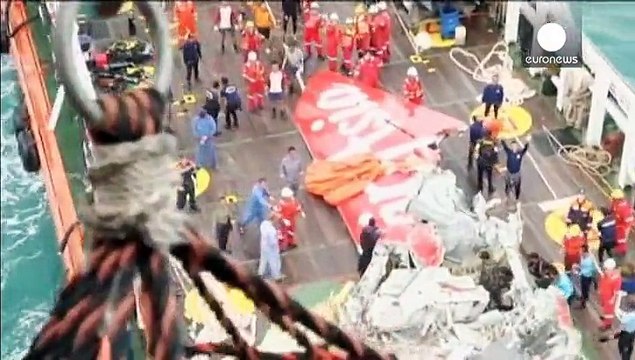 Volo AirAsia, ispezione coda: si ricerca scatola nera