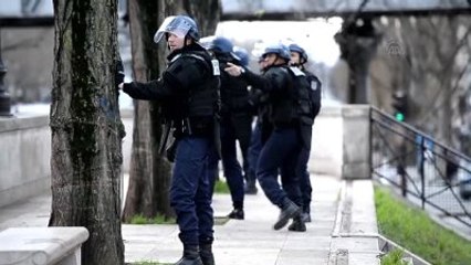 Polis Ekipleri, Sinagogun Olduğu Sokağı Çember Altına Aldı