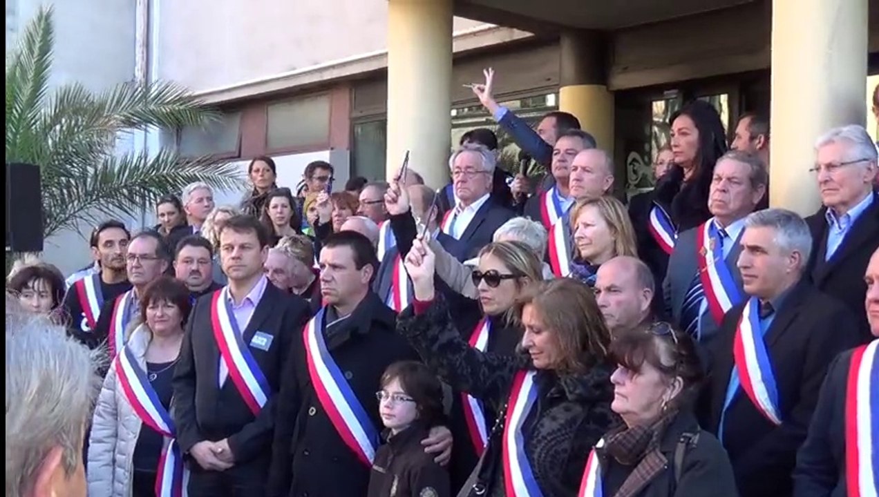DRAGUIGNAN VAR Un grand rassemblement républicain samedi 10 janvier 2015 En cette journée de deuil national, Richard Strambio, Maire de Draguignan, Vice-président de la C.A.D et Olivier Audibert-Troin, Député du Var, Président C.A.D - Draguignan Var