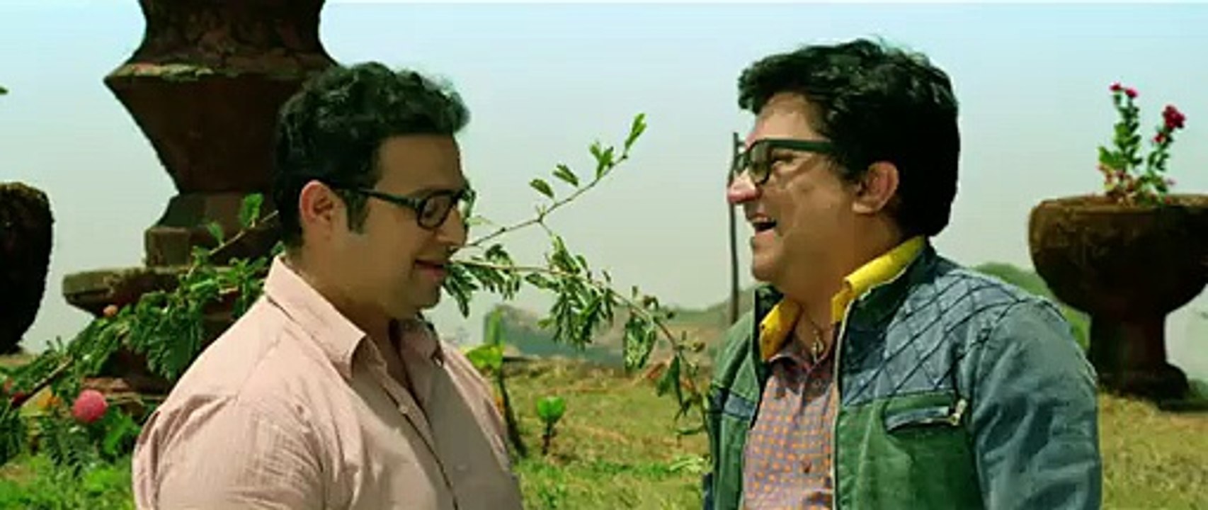 Crazy Cukkad Family Bollywood movie trailer