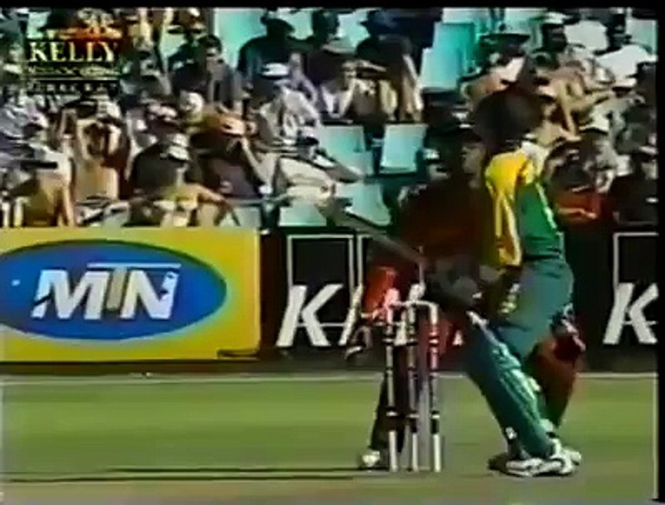 Daryl Cullinan bat and caught rare incident in cricket