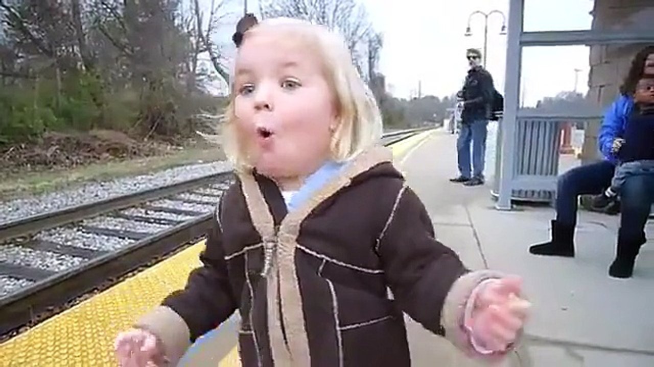 Hayatında İlk Defa Tren Gören Çocuğun Heyecanı