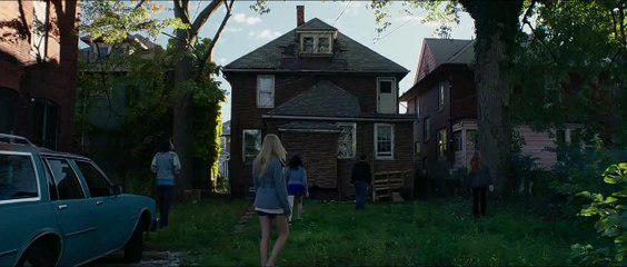 It Follows TRAILER (2015) Maika Monroe Horror Movie HD