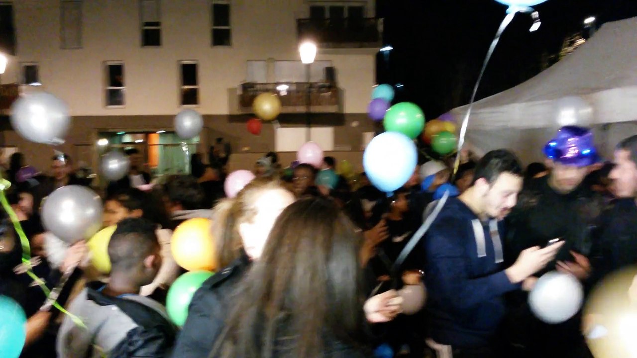 Anniversaire de la Maison de Quartier Sémard : ambiance à quelques instants du lâcher de ballons