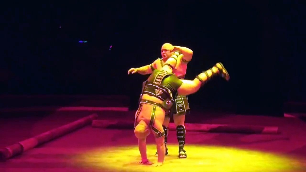 AMAZING BIG MEN ACROBATS