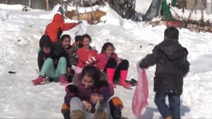 Şırnak'ta Çocukların Poşetli Kayak Keyfi