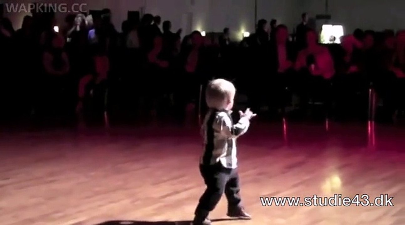 Amazing Dance-2 Year Old Boy-Entertainment & Fun Vidoes
