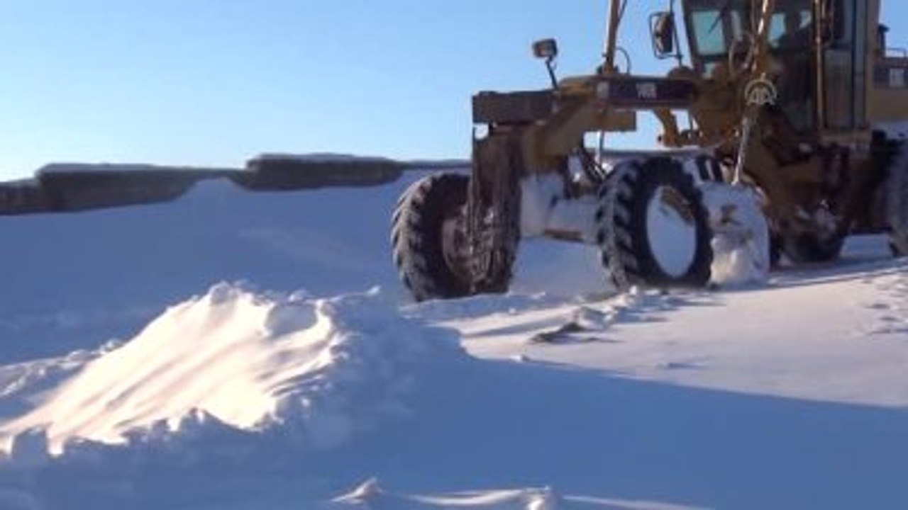Karla Mücadele Ekiplerinin Zorlu Kış Mesaisi